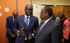 Le président Macky Sall en visite du stand de l'Adie au Colloque de la gendarmerie sur la cybercriminalité avec l'organisation des gendarmeries africaines