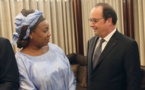 A Abuja, le président François Hollande a rencontré Fatma Samoura qui a été nommée hier secrétaire générale de la Fifa