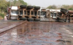 FATICK : UN CAMION-CITERNE AVEC 45.000 LITRES DE GASOIL SE RENVERSE À GANDIAYE