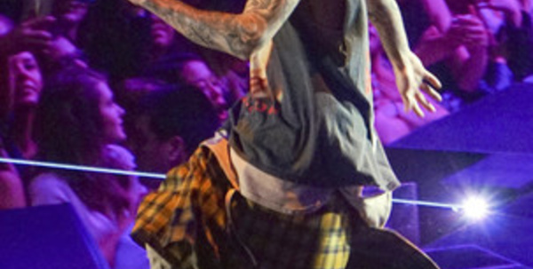 Scandale : Justin Bieber complètement bourré et en playback sur scène