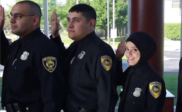 Une autre leçon des USA à la France: Une policière musulmane voilée acceptée au Michigan