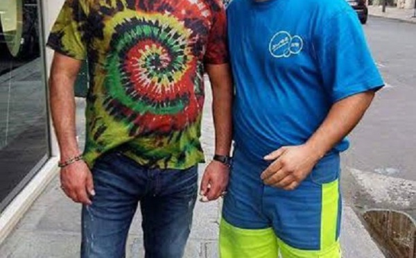 Le Roi Mohammed VI change de look lors d’une balade en France