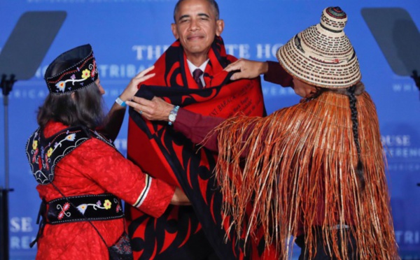 Chapeau à Obama pour sa dernière conférence amérindienne, et couverture en prime