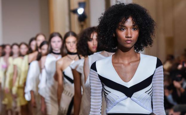 Aiden, la fille de Katoucha, défilait hier pour la première fois à Paris