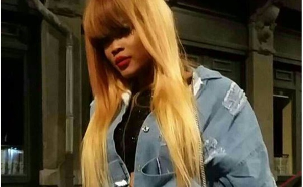 PHOTOS: Déesse Major fashionista avant le concert de Bruxelles