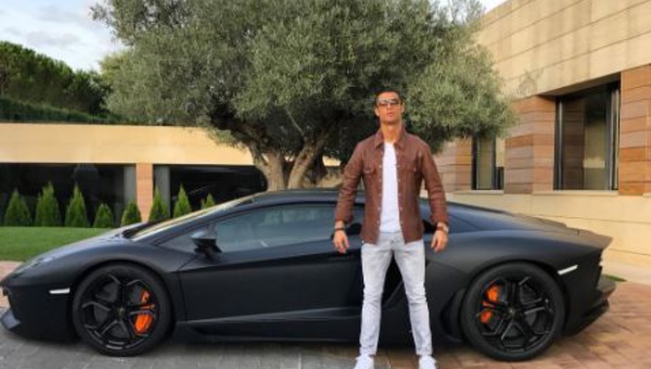 On se moque de Cristiano Ronaldo à cause de cette photo