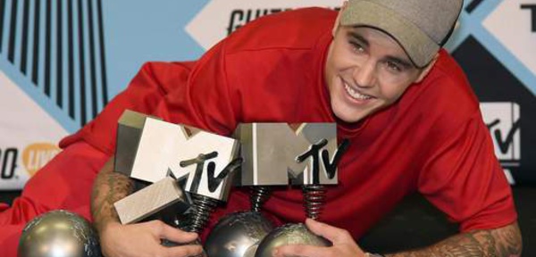 Justin Bieber rafle la mise aux MTV Europe music Awards