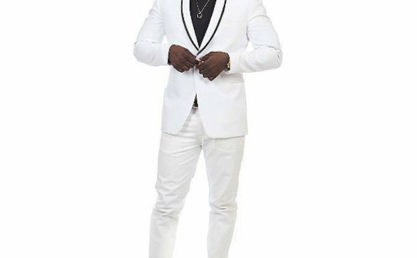 Akon Alioune Badara Thiam, bien sapé en noir et blanc !!!