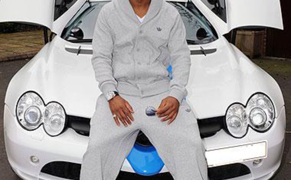 (15 Photos) El Hadji Diouf et ses voitures de luxe incroyables...