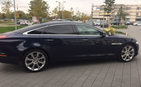 Photos: Cheikh Béthio Reçoit Une Superbe Jaguar De Dernière Génération Offerte Par Un Talibé