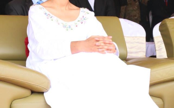 Zineb Jammeh, la belle et glamour Première dame de Gambie