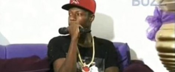 Voici TYCO le grand Tatoueur des parties intimes des jeunes filles et qui les poste sur snap....