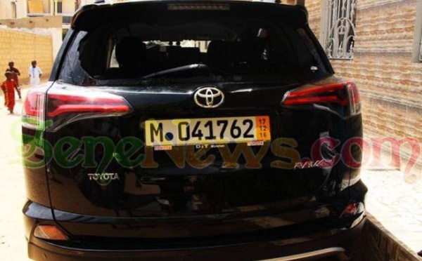 ( 03 Photos ) Voici la voiture de l’oncle de Sadio Mané caillassée… en image
