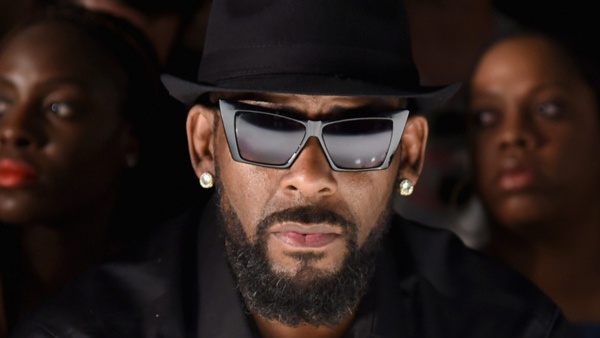 Le chanteur R. Kelly accusé d’être le gourou d’une secte maintenant des femmes en esclavage