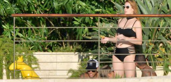 Neymar célèbre son transfert record à Saint-Tropez