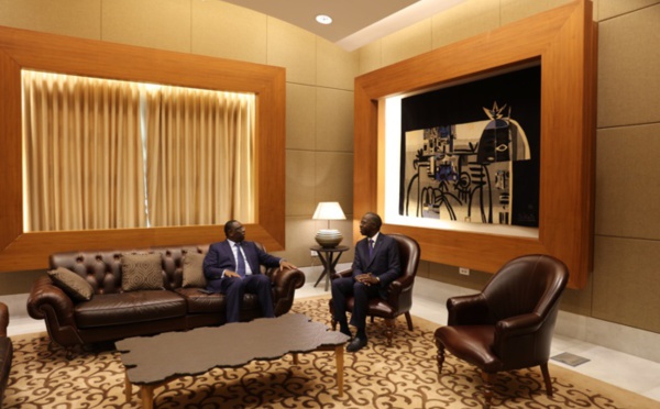 Le Président de la République Macky Sall dans le pavillon présidentiel de l'AIBD avant son départ pour Tokyo