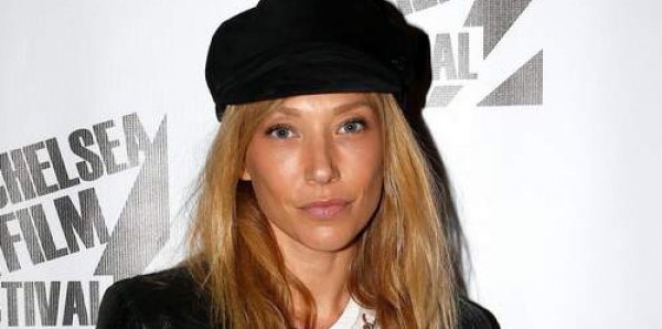 Laura Smet fait suspendre l’exhumation de son père