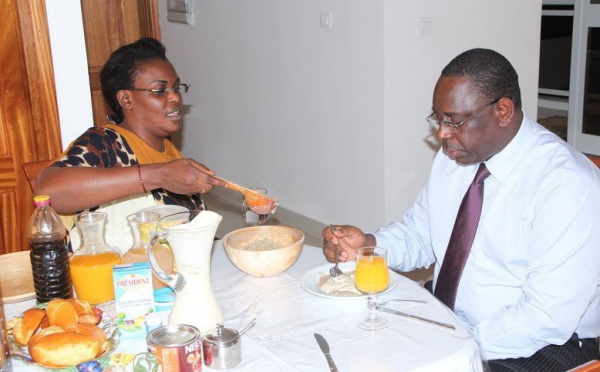 Quand Macky Sall prend son petit dejeuner ça donne ça!!!