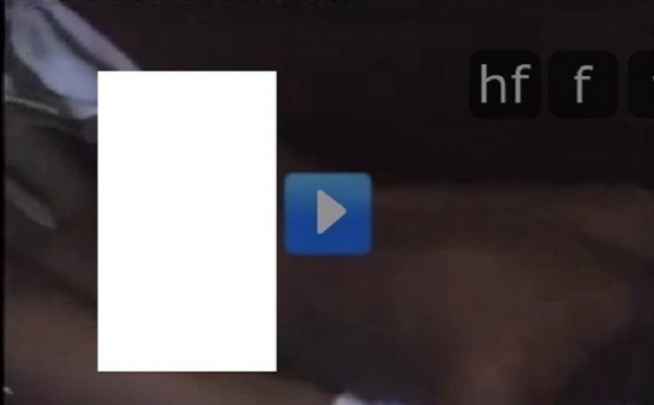 REGARDEZ. Il est surpris sur la femme d'autrui