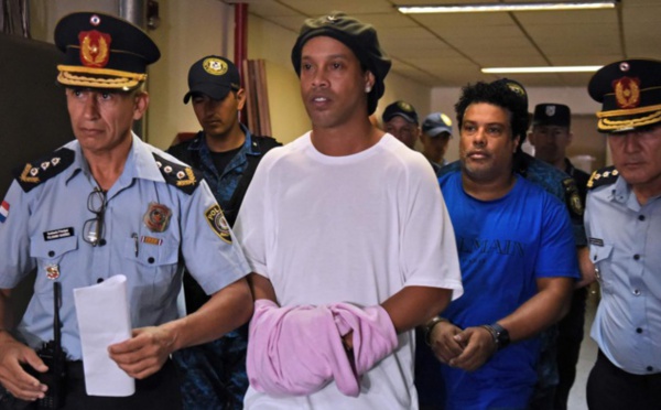 Paraguay : Ronaldinho libéré de prison et placé sous résidence surveillée ´.