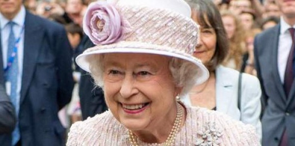La Reine Elizabeth “cruelle et sans pitié”: “Pour Harry et Meghan, c’est comme la prison à perpétuité”