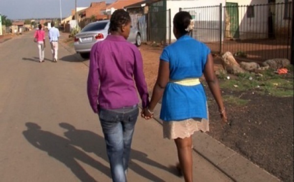 REGARDEZ. Deux lesbiennes sénégalalaises qui veulent se marier et avoir un enfant