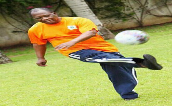 Alassane  D Ouattara et l'amour du ballon