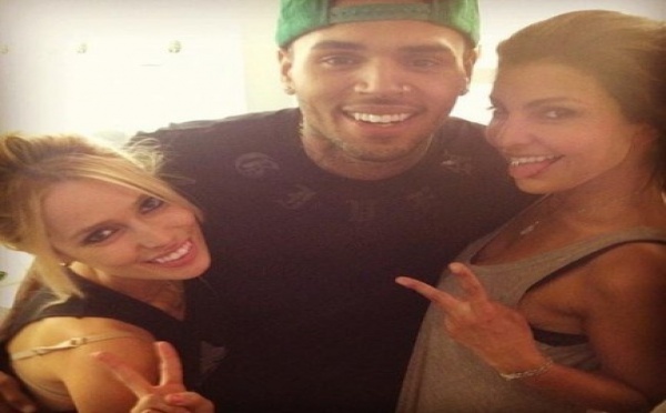 Rihanna mise sur la touche: Chris Brown aurait embrassé Karrueche