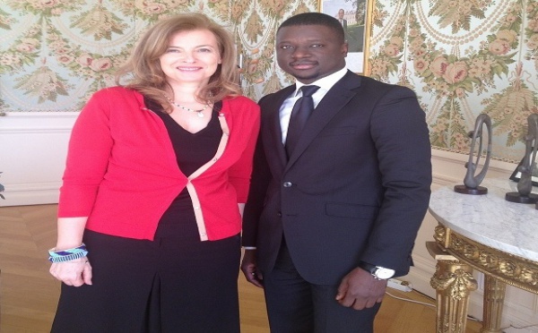 REGARDEZ. Thione NIANG à l'Elysée avec Valérie Trierweiler, la première dame de France