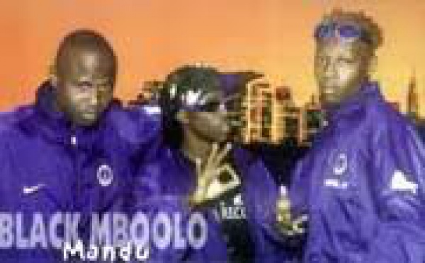 Les membres du groupe Black Mbolo se disputent Viviane