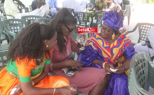 REGARDEZ. Le mannequin-comédien Lissa en compagnie de sa mère et de sa sœur