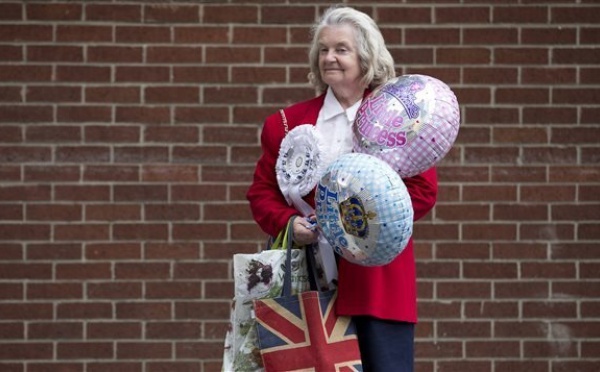 Les Britanniques célèbrent la naissance du bébé royal