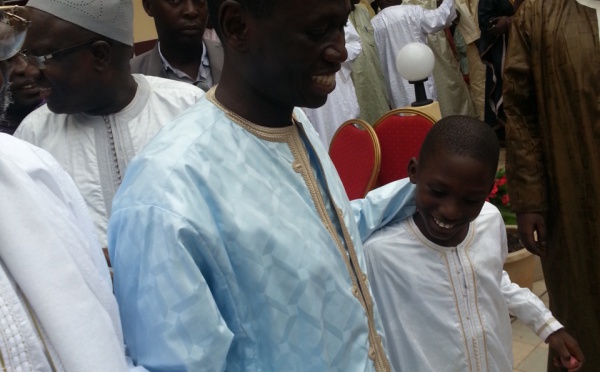 Mariage : Me Tamaro Seydi arrose  d’Or  et des billets  de banques la fille de …