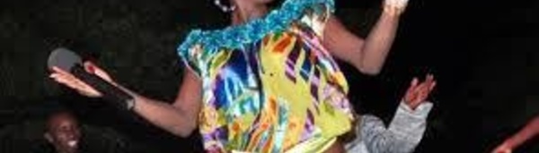 Anniversaire de Jolof Band : Ndèye Guèye chute, tombe et disparait de la salle.