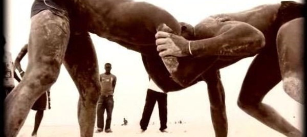 Insolite : Un célébre lutteur engrosse  deux filles de même père et même mère