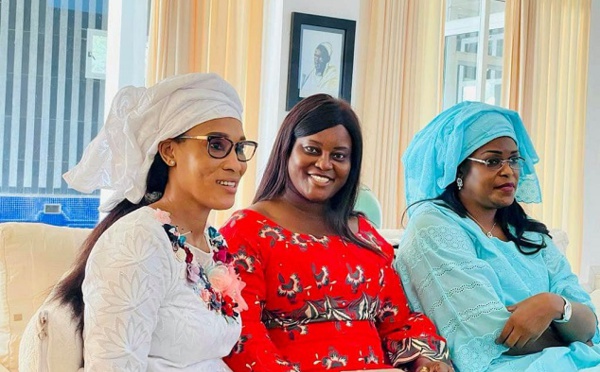 Visite du Président Macky Sall en Gambie : Une retrouvaille entre Premières Dames