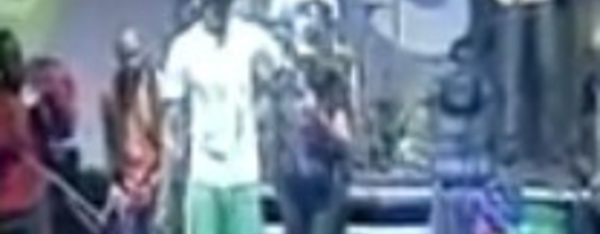 REGARDEZ. Viviane Chédid se fait draguer sur scène par...