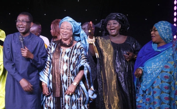 Invité de l’émission ‘’Yéwouleen’’ animée par Pape Cheikh Diallo, Youssou Ndour chanté par sa mère
