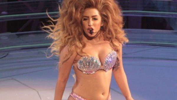 Lady Gaga : fière de ses formes !