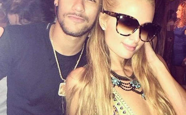 Neymar très proche de Paris Hilton à Ibiza