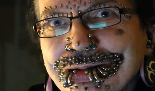 L'homme le plus percé au monde refoulé de Dubaï