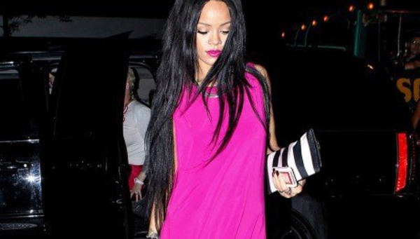 Rihanna : élégante en rose, on ne voit qu'elle à New York !