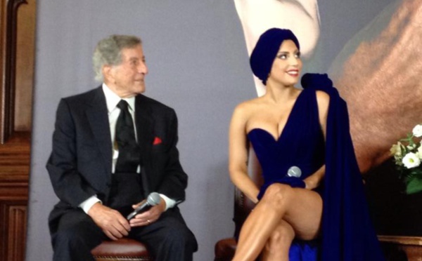 LadyGaga‬ rencontre la presse dans le hall des mariages de l'hôtel de ville de ‪Bruxelles