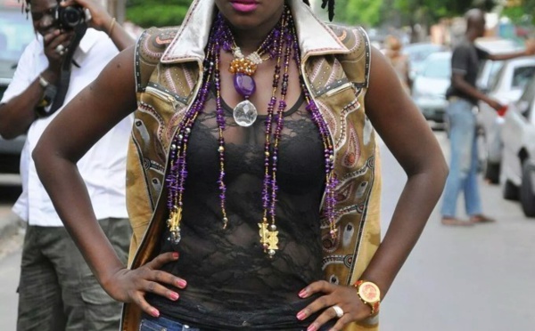 L'animatrice de la TFM Niatam Ba habillée par Mike Sylla