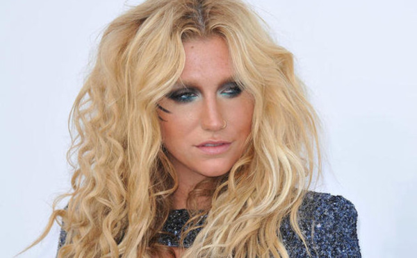 Kesha  abusée sexuellement pendant 10 ans