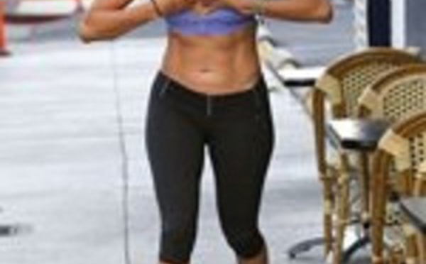 Jennifer Lopez : Abdos en fer, à 45 ans, la star plus sexy que jamais !