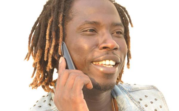 Hamady Badiane arrose Ameth Thiou de billets de banque