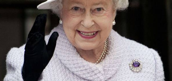 La reine Elisabeth II échappe de justesse à un complot terroriste