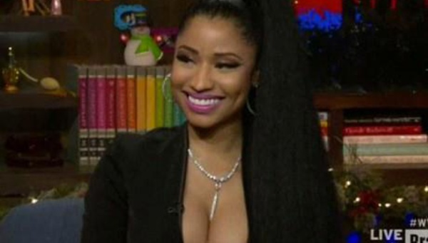 Nicki Minaj : après ses fesses, ses tétons débordent !