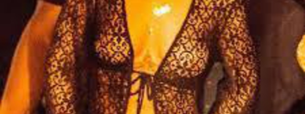 Rihanna seins nus sur le yacht de P.Diddy pour 2015 !